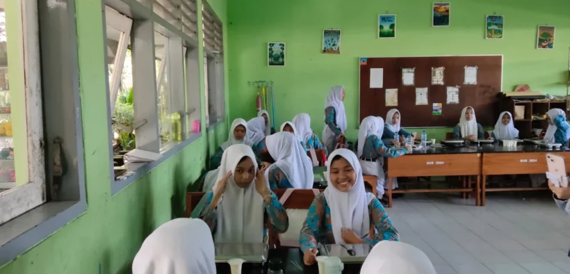 Program Makan Bergizi Gratis (MBG) di SMP Negeri 5 Kepanjen berjalan lancar tanpa kendala berarti.