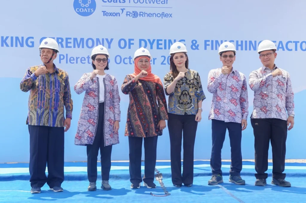 Gubernur Jawa Timur Khofifah Indar Parawansa menghadiri acara groundbreaking pembangunan Unit Dyeing and Finishing Factory PT Coats Rejo Indonesia di Pleret, Kabupaten Pasuruan, Rabu (15/10/2025).
