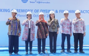 Gubernur Jawa Timur Khofifah Indar Parawansa menghadiri acara groundbreaking pembangunan Unit Dyeing and Finishing Factory PT Coats Rejo Indonesia di Pleret, Kabupaten Pasuruan, Rabu (15/10/2025).