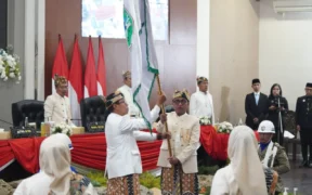 Pemerintah Kota bersama DPRD Kota Batu menggelar Rapat Paripurna Peringatan Hari Jadi ke-24 Kota Batu, Kamis (16/10), di ruang rapat utama DPRD.