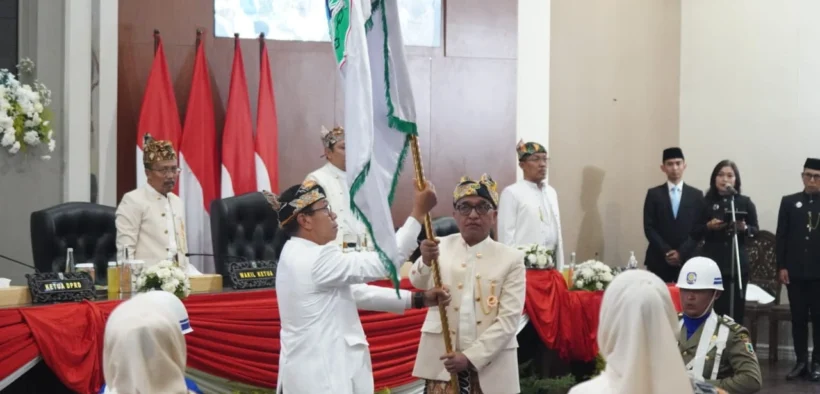 Pemerintah Kota bersama DPRD Kota Batu menggelar Rapat Paripurna Peringatan Hari Jadi ke-24 Kota Batu, Kamis (16/10), di ruang rapat utama DPRD.