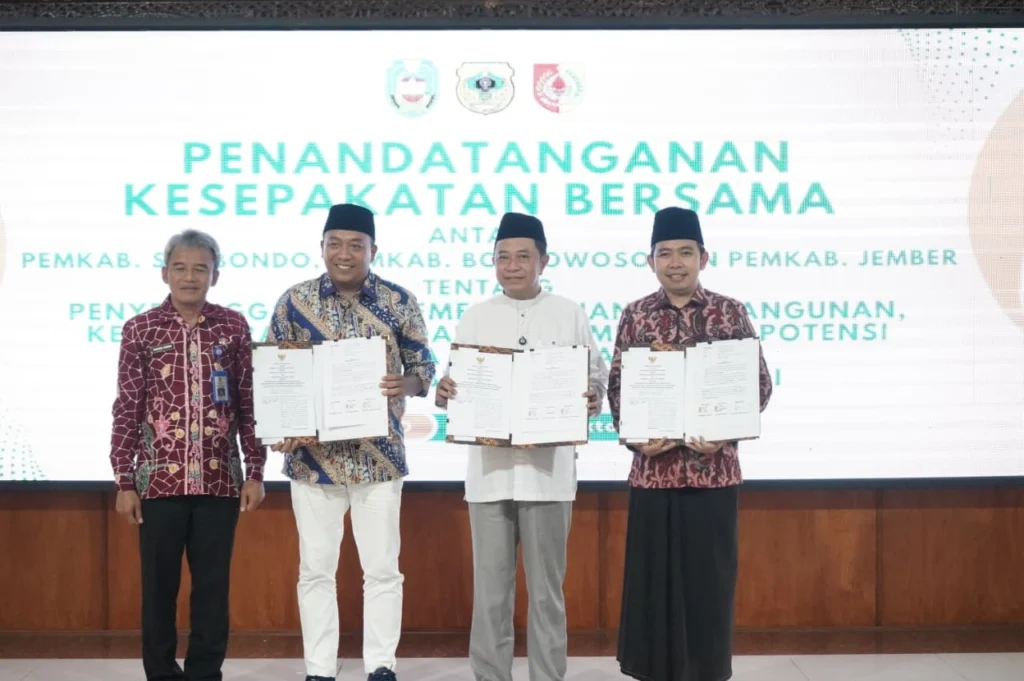 Tiga pemerintah kabupaten di wilayah Tapal Kuda, Jawa Timur — Bondowoso, Situbondo, dan Jember — secara resmi menandatangani nota kesepakatan bersama (MoU) tentang penyelenggaraan pemerintahan, pembangunan kemasyarakatan, dan pengembangan potensi daerah serta pelayanan publik terintegrasi berbasis aglomerasi.