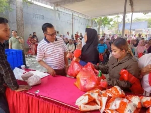 Warga Antusias Serbu Pasar Murah Fraksi PKB DPR RI di Kota Batu