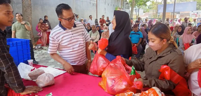 Ribuan warga Batu, serbu program Pasar Murah untuk Rakyat yang digelar Fraksi Partai Kebangkitan Bangsa (PKB) DPR RI.