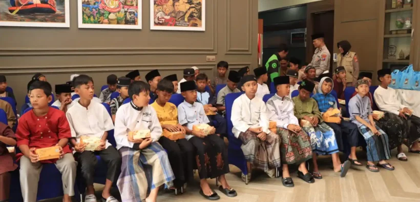 Puluhan Anak Ikuti Khitan Massal Gratis di Polres Malang