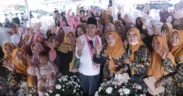 Rangkaian kegiatan Gus’e Menyapa di Kecamatan Wuluhan resmi ditutup dengan penuh keberkahan melalui acara Sholawat Kampoeng yang digelar di Lapangan Kesilir, Minggu (19/10/2025).