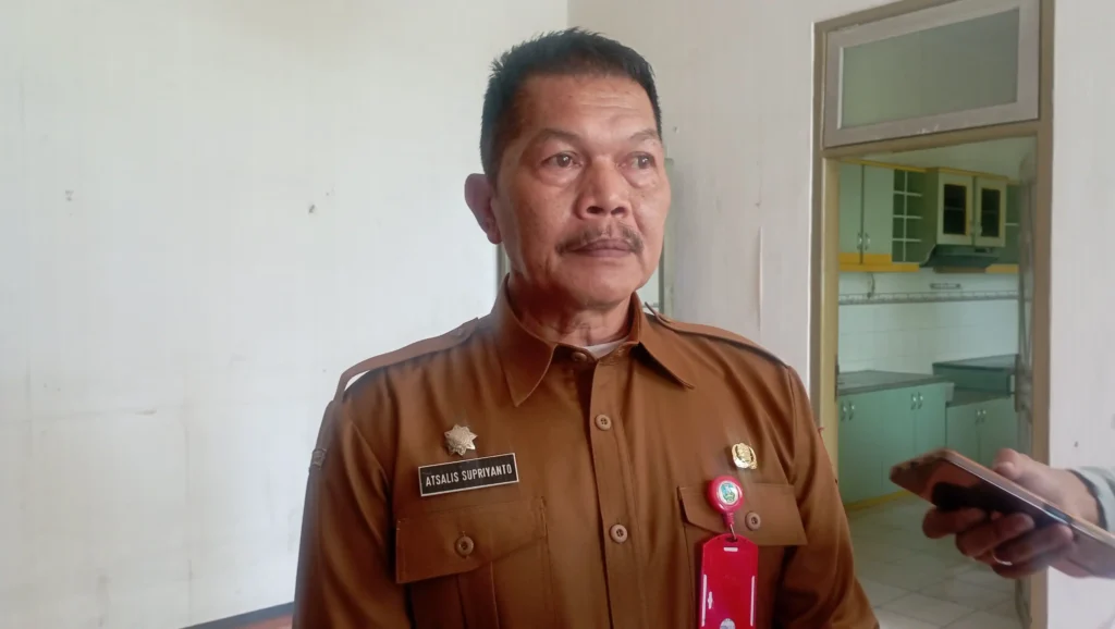 Plt Kepala Dinas Komunikasi dan Informatika (Kominfo) Kabupaten Malang, Atsalis Supriyanto jelaskan Aplikasi baru cegah pungli di desa, SIMAMA