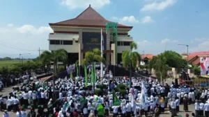 Ribuan Santri Padati Gedung DPRD Kabupaten Probolinggo, Buntut Trans7