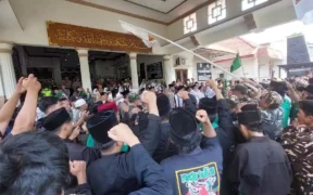 Ribuan santri dan alumni pesantren di Kota Probolinggo menggelar aksi damai menuntut tanggung jawab Trans7