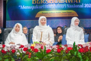 Gubernur Khofifah Hadiri Lirboyo Bersholawat Bersama Habib Syech