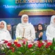 Gubernur Jawa Timur, Khofifah ikuti sholawat menggema dipimpin langsung oleh Habib Syech dalam acara Lirboyo Bersholawat