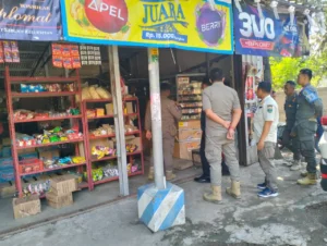 Satpol PP Bondowoso Sasar Rokok “Saltuk” di Tenggarang dan Pujer