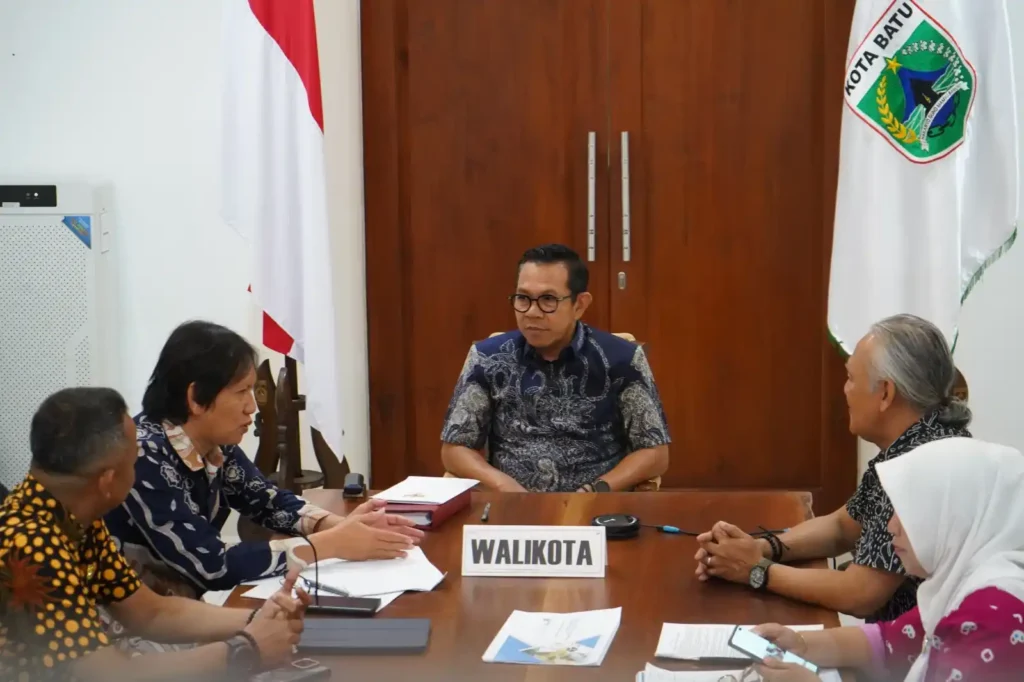 Pemerintah Kota (Pemkot) Batu menegaskan keseriusannya dalam mewujudkan keterbukaan informasi publik