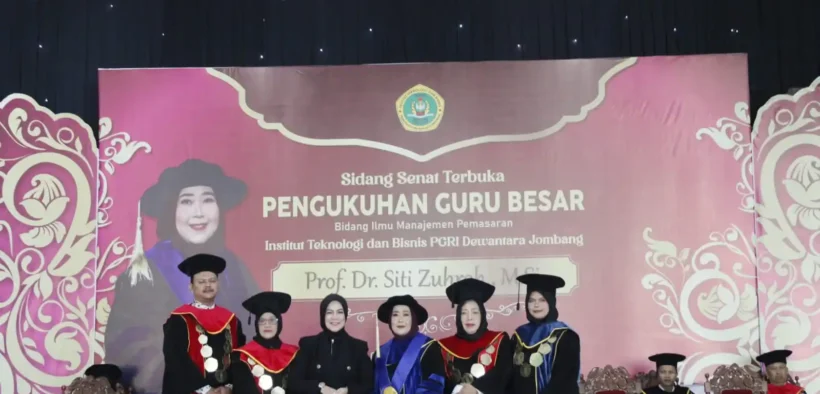 Institut Teknologi dan Bisnis (ITEBIS) PGRI Dewantara Jombang resmi mengukuhkan Prof. Dr. Siti Zuhroh, M.Si sebagai Guru Besar