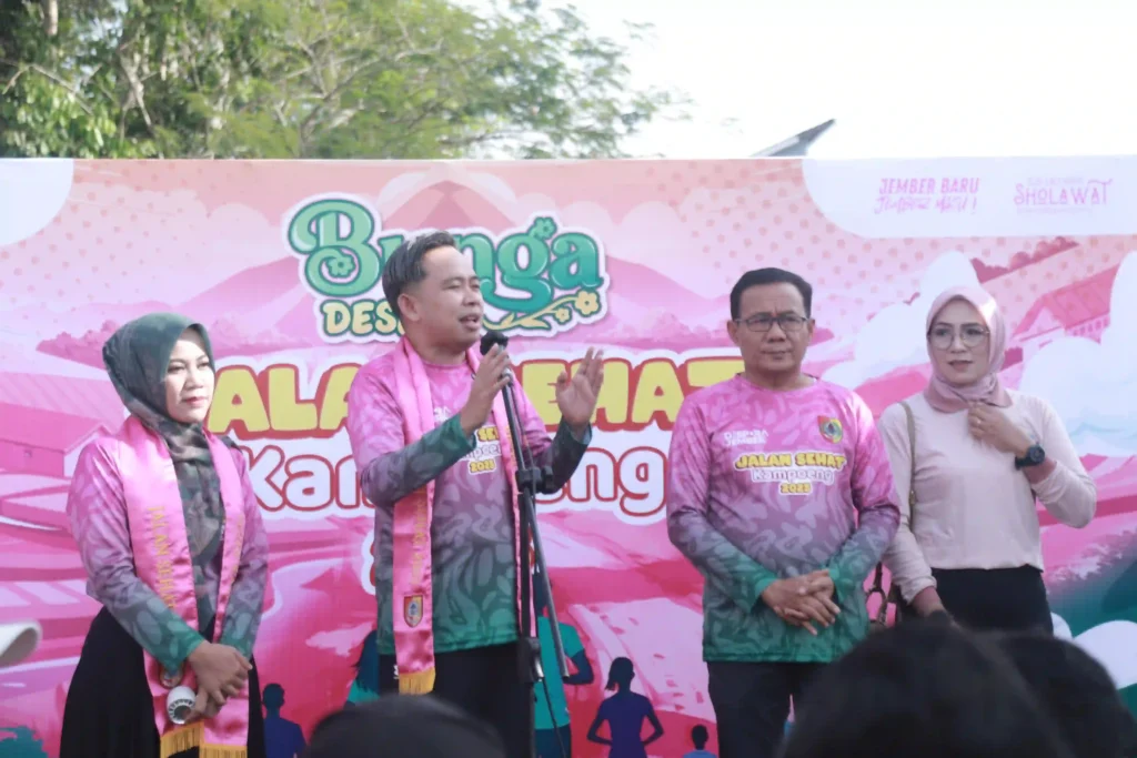 Bupati Fawait Ngantor di Kecamatan Panti, Ajak Warga Jalan Sehat
