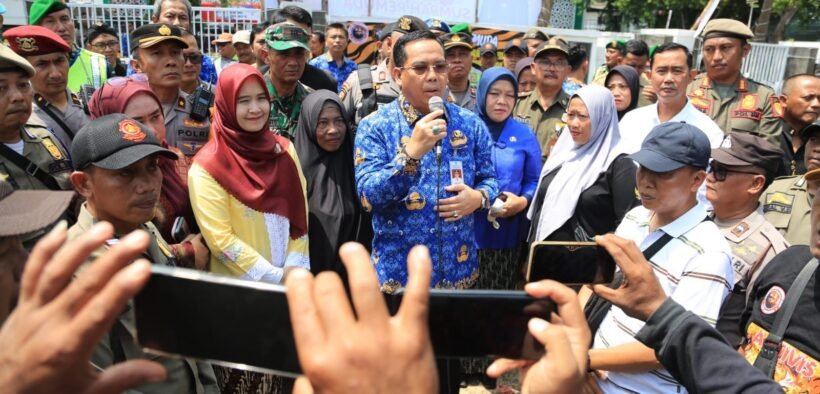Sikap terbuka Pemkot Probolinggo ditunjukkan pada aksi damai digelar oleh DPW LSM Harimau (28/10) di Kantor Wali Kota Probolinggo.
