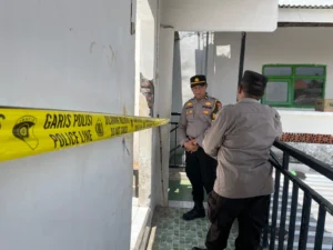 Atap Asrama Santri Putri di Besuki Ambruk, Kapolres Situbondo Turun Langsung
