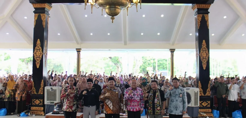 Pemerintah Daerah Kabupaten Jombang melalui menggelar sosialisasi air minum aman menuju generasi Indonesia Emas 2045.