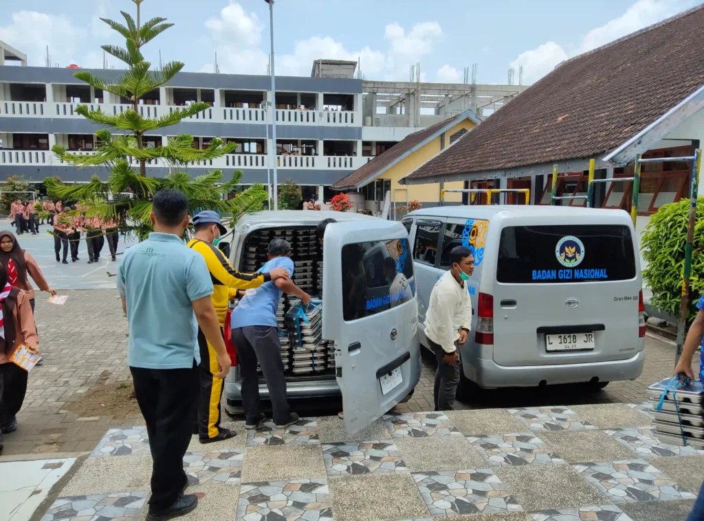 Setelah lama menanti, SMAN 1 Sumberpucung akhirnya menjadi salah satu sekolah di Kabupaten Malang yang mulai menerima manfaat program Makan Bergizi Gratis (MBG).