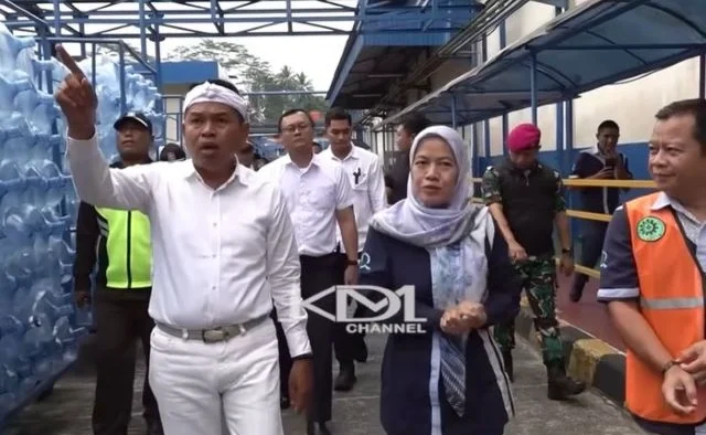 AQUA kembali jadi topik panas setelah Gubernur Jawa Barat Dedi Mulyadi melakukan sidak ke salah satu pabriknya
