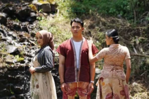 Gaungkan Kreativitas: Fashion on The River #3 Angkat Wastra Batu