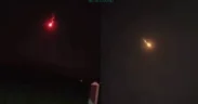 Fenomena bola api terang layaknya meteor melintas di langit Cirebon dan Kuningan, Jawa Barat, pada Minggu (5/10/2025).