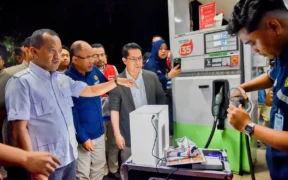 Sidak Kualitas BBM di Malang, Menteri Bahlil Dalami Aduan Masyarakat