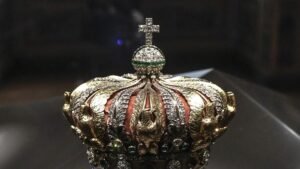 Perampokan Kilat di Museum Louvre: 8 Perhiasan Kekaisaran Prancis Hilang dalam 4 Menit