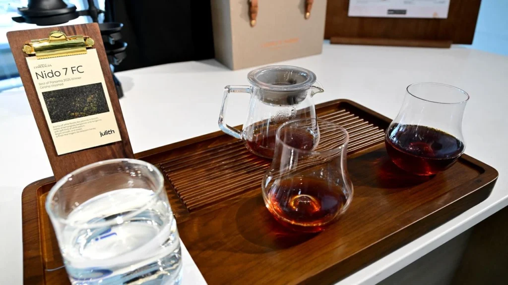 Sebuah kafe bernama Julith Café di Dubai resmi mencatatkan diri sebagai penyaji kopi termahal di dunia dengan Harga Rp 16 Juta Per cangkir