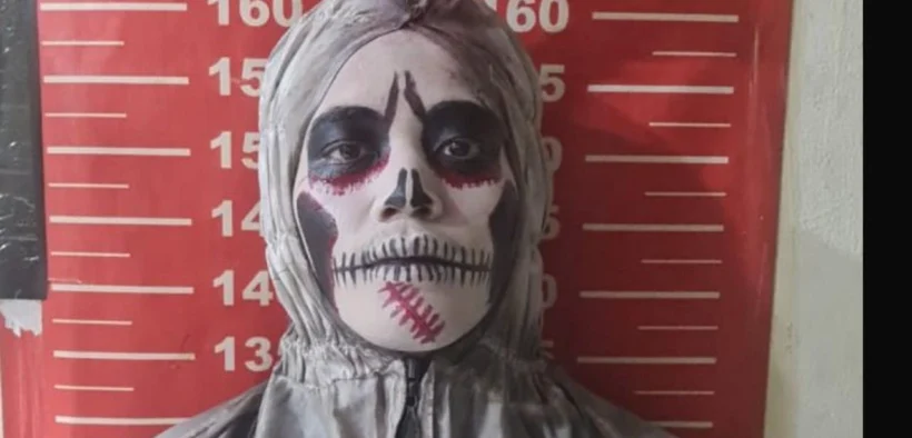 Waalawe, Tiga pengamen berkostum pocong diamankan oleh Polsek Koja, Jakarta Utara, setelah aksi mereka yang bikin Emak-Emak Pingsan