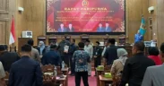 Bupati Pati Sudewo dipastikan lolos dari pemakzulan setelah Dewan Perwakilan Rakyat Daerah (DPRD) Kabupaten Pati memilih memberikan rekomendasi perbaikan kinerja, hasil dari rapat paripurna penyampaian hasil panitia khusus (pansus) hak angket pada Jumat (31/10/2025).