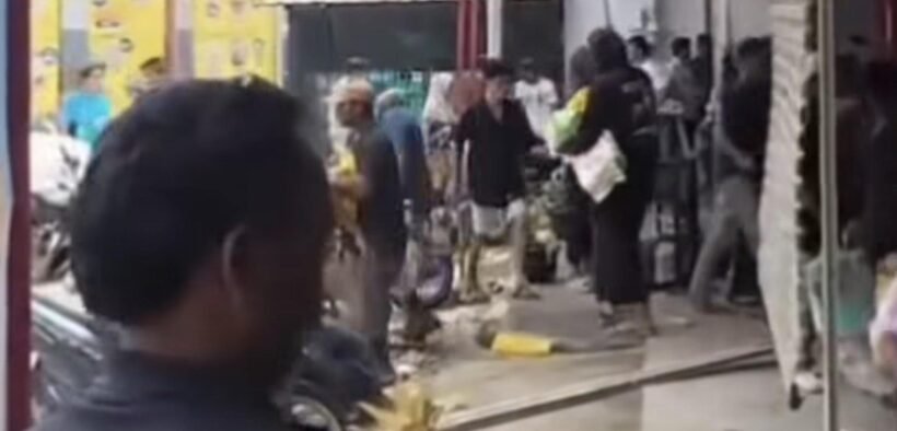 Krisis logistik akibat banjir Sumut memicu warga Tapteng jarah minimarket. Dikabarkan mengeluhkan minimnya logistik dan layanan darurat.