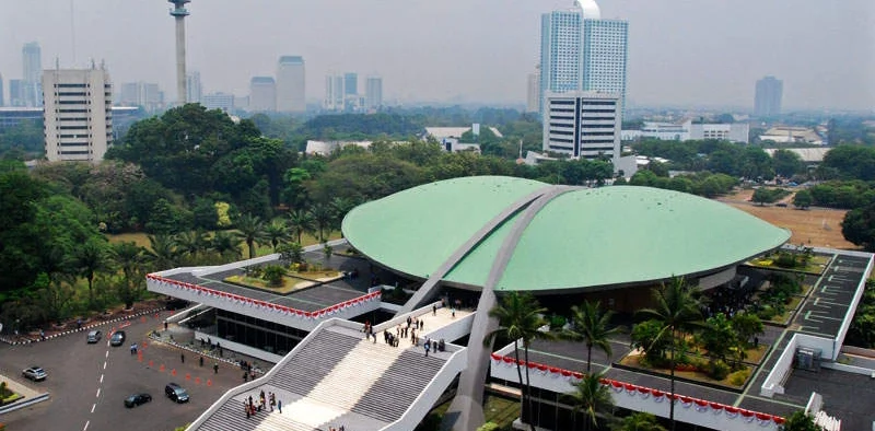 DPR melalui Komisi III akan membentuk Panja Reformasi Polri, Kejaksaan, dan Pengadilan sebagai respons atas tuntutan masyarakat.