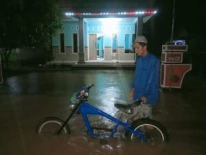 Hujan Deras Picu Banjir di Ampelgading, Puluhan Rumah Tergenang