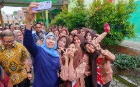 SMAN 1 Dampit Malang Dapat Apresiasi Khofifah, Lahan Bekas Sampah Disulap Jadi Kebun Edukatif