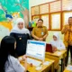 Gubernur Khofifah meninjau SMAN 6 Surabaya memastikan kesiapan listrik dan internet untuk pelaksanaan Tes Kompetensi Akademik (TKA) di Jawa Timur.