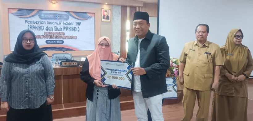 Pemerintah Kabupaten Situbondo memberikan insentif kepada 1.006 kader IMP/PPKBD dan Sub PPKBD tahun anggaran 2025.