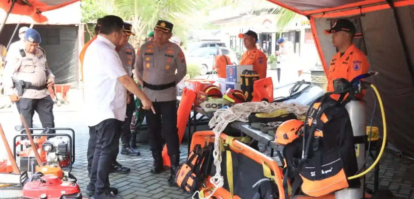 Siap hadapi musim hujan, Polres Malang menggelar apel kesiapan tanggap darurat di halaman Mapolres Malang, Rabu (5/11/2025)