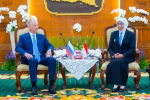 Gubernur Khofifah Sambut Penasihat Presiden Rusia