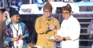 Wali Kota Batu, Nurochman dan Menteri Pariwisata dan Ekonomi Kreatif RI, Teuku Riefky Harsya saat  Opening Ceremony Indonesia Creative Cities Festival (ICCF) 2025