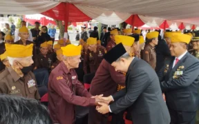 Upacara Hari Pahlawan 2025 di Alun-Alun Jember menjadi momentum meneguhkan semangat perjuangan dari medan juang ke medan karya.