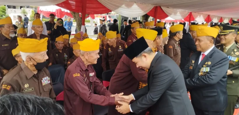 Upacara Hari Pahlawan 2025 di Alun-Alun Jember menjadi momentum meneguhkan semangat perjuangan dari medan juang ke medan karya.