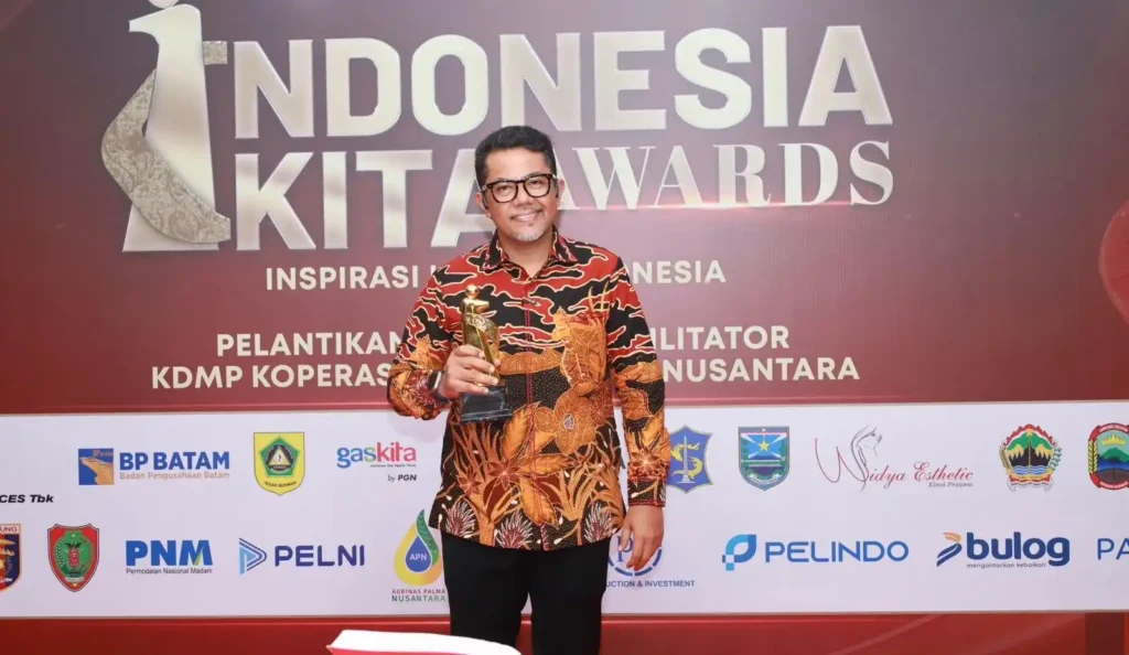Pemkab Probolinggo berhasil meraih penghargaan kategori “Local Government for Eco-Village Innovation” di Indonesia Kita Awards 2025