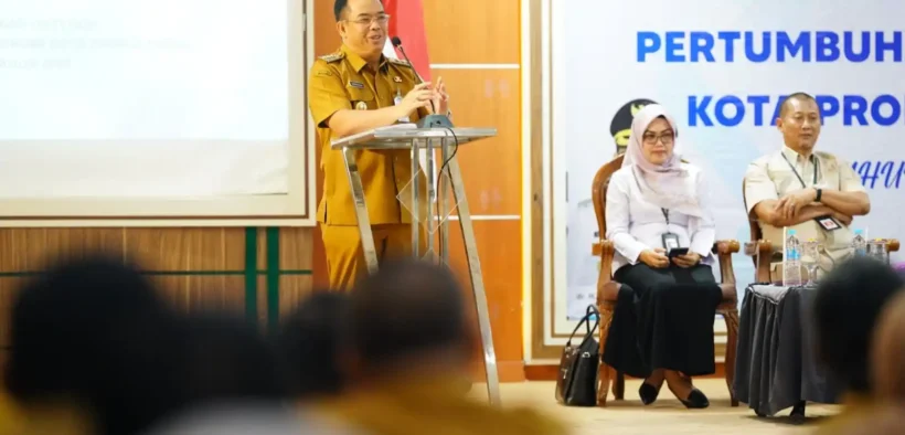 Seminar Outlook Pertumbuhan Ekonomi Kota Probolinggo Tahun 2025 yang diselenggarakan oleh Badan Perencanaan Pembangunan, Riset dan Inovasi Daerah (Baperida) di Puri Manggala Bhakti, Selasa (11/11/2025