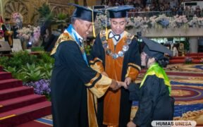 Savira dan Fajar, Kakak Beradik Disabilitas yang Ukir Sejarah Wisuda Bersama di Unesa