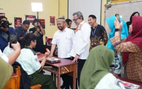 Ombudsman RI meninjau Program Makan Bergizi Gratis di Kota Batu, Wakil Wali Kota Heli Suyanto pastikan seluruh dapur memenuhi standar