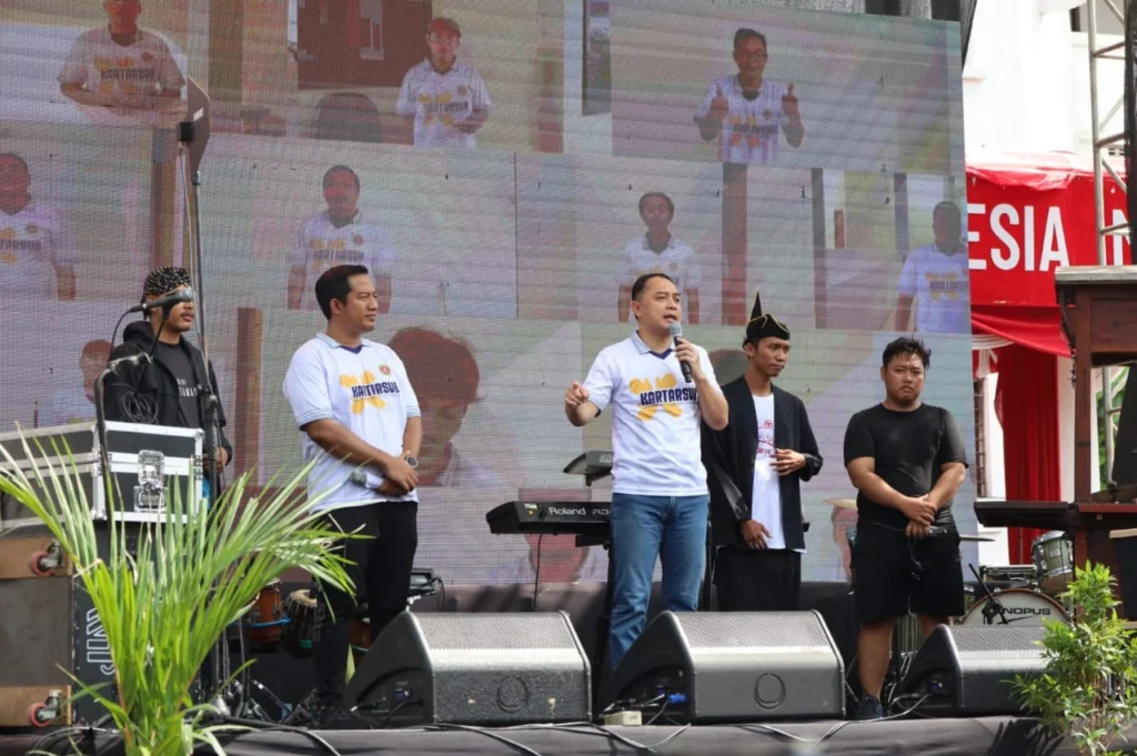 Wali Kota Surabaya, Eri Cahyadi Menerima Aspirasi Dasa Cita dari Karang Taruna terkait program pembangunan Surabaya