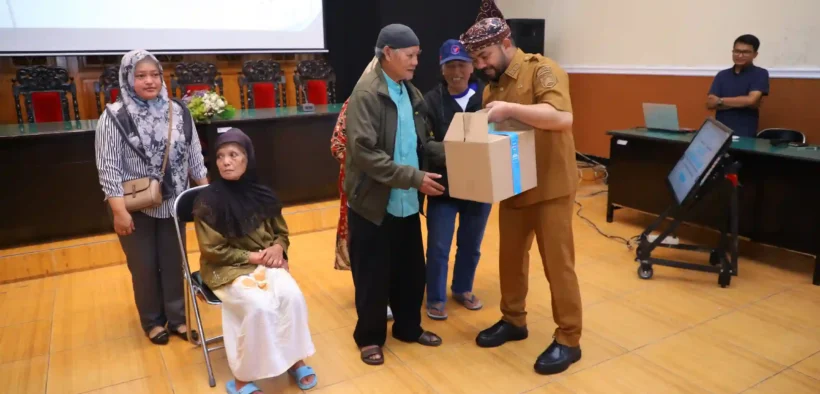 Pemkot Batu meningkatkan layanan kesehatan ramah lansia melalui pelatihan Basic Life Support bagi kader kesehatan di seluruh desa/kelurahan.