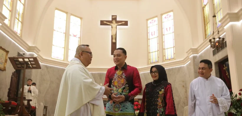 Pemerintah Kota (Pemkot) Surabaya memastikan kesiapan keamanan menjelang perayaan Natal 2025 dan Tahun Baru 2026 (Nataru)