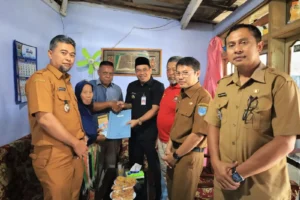 Wali Kota Probolinggo Antar Santunan ke Rumah Warga